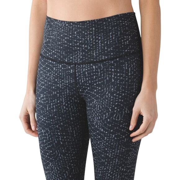 Lululemon True Self Crop II Samba Snake Battleship Black Leggings,  Yoga Pilates - Picture 3 of 16